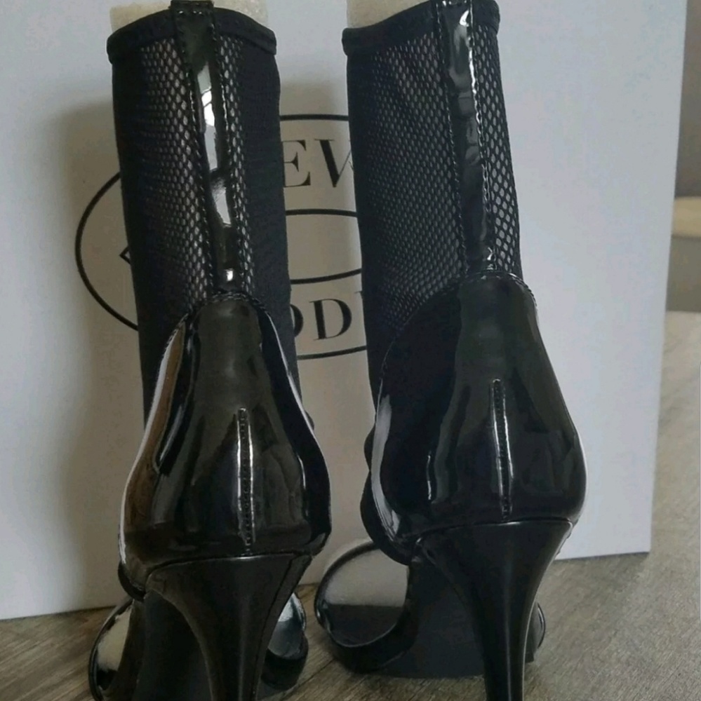 Heels - Picture 5 of 5